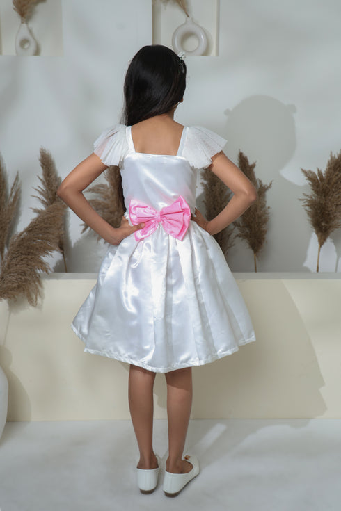 TAYLOR SHIFT WHITE DRESS